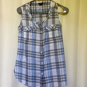 Eddie Bauer Women’s sleeveless shirt